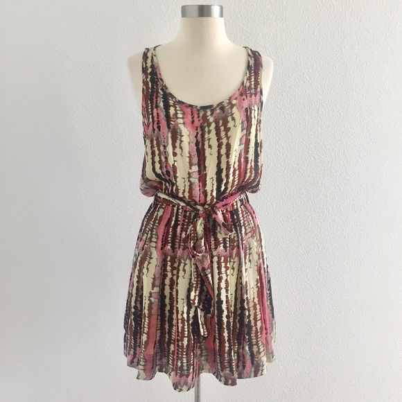 Bar III Dresses & Skirts - Bar III Printed Racerback Tie Waist Dress!